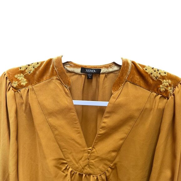 XOXO‎ Embroidered Velvet Accented Blouse Peasant Gold Flowy Glam Y2K Size S - Picture 2 of 7